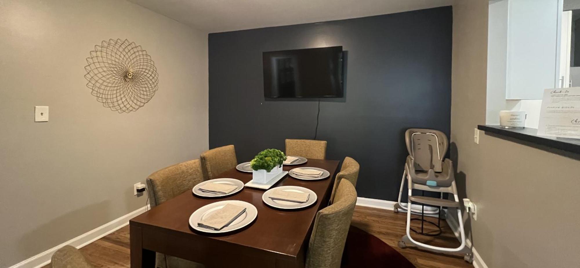 Modern 3br Retreat, 15 Mins To Atl Airport, Fenced Yard & Free Parking Ferienhaus Atlanta